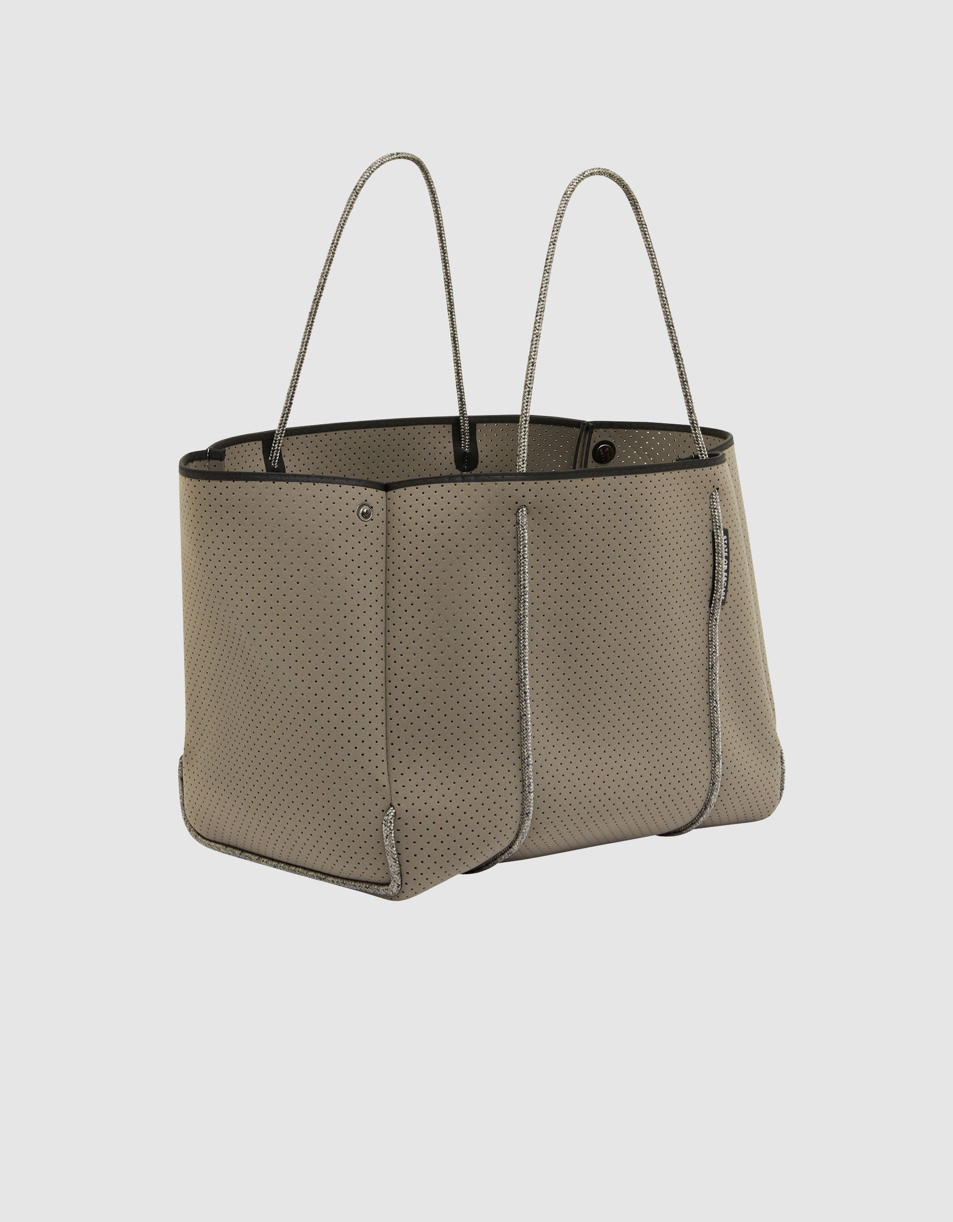 Escape™ tote in smoke