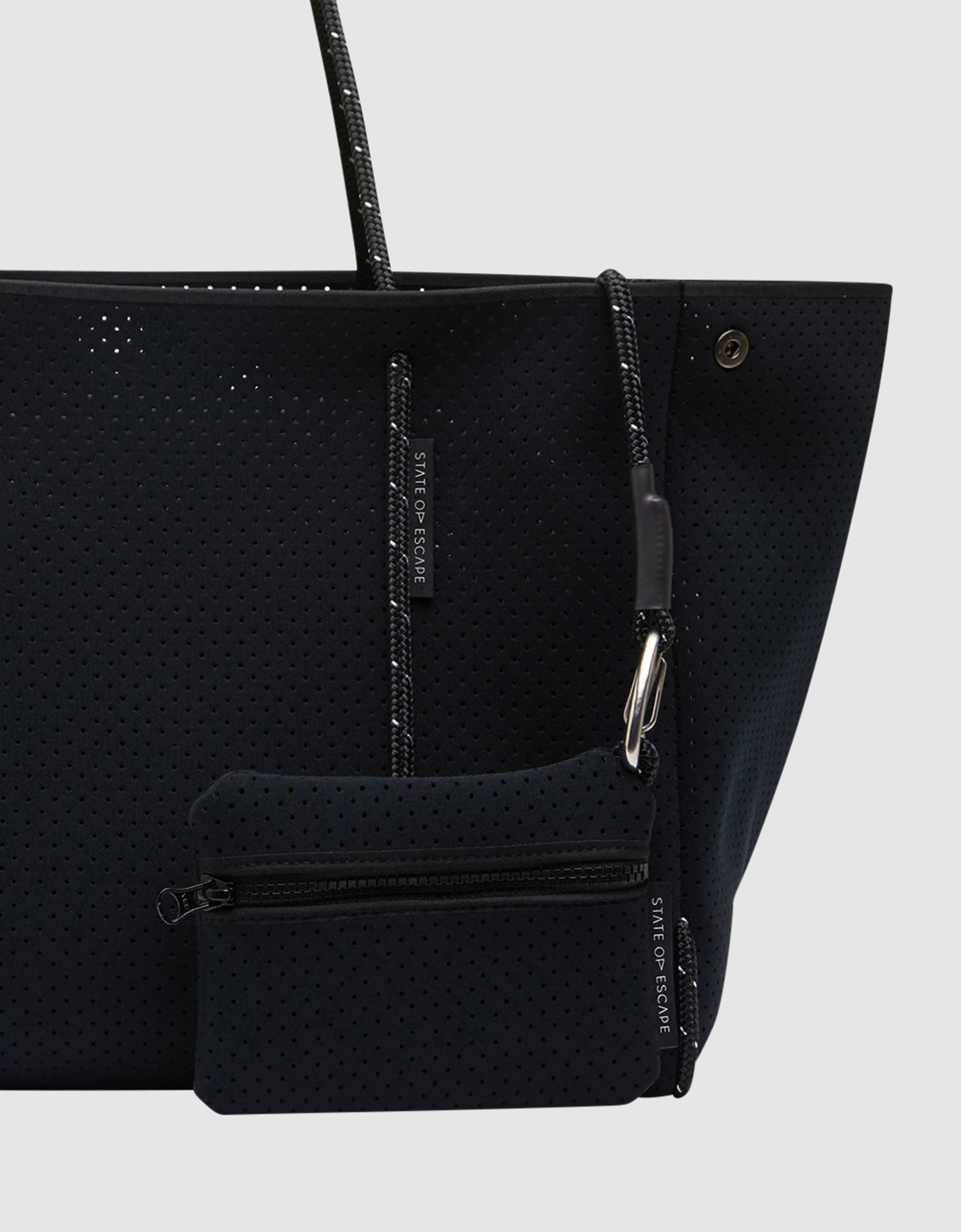 Escape™ tote in highlight fleck black