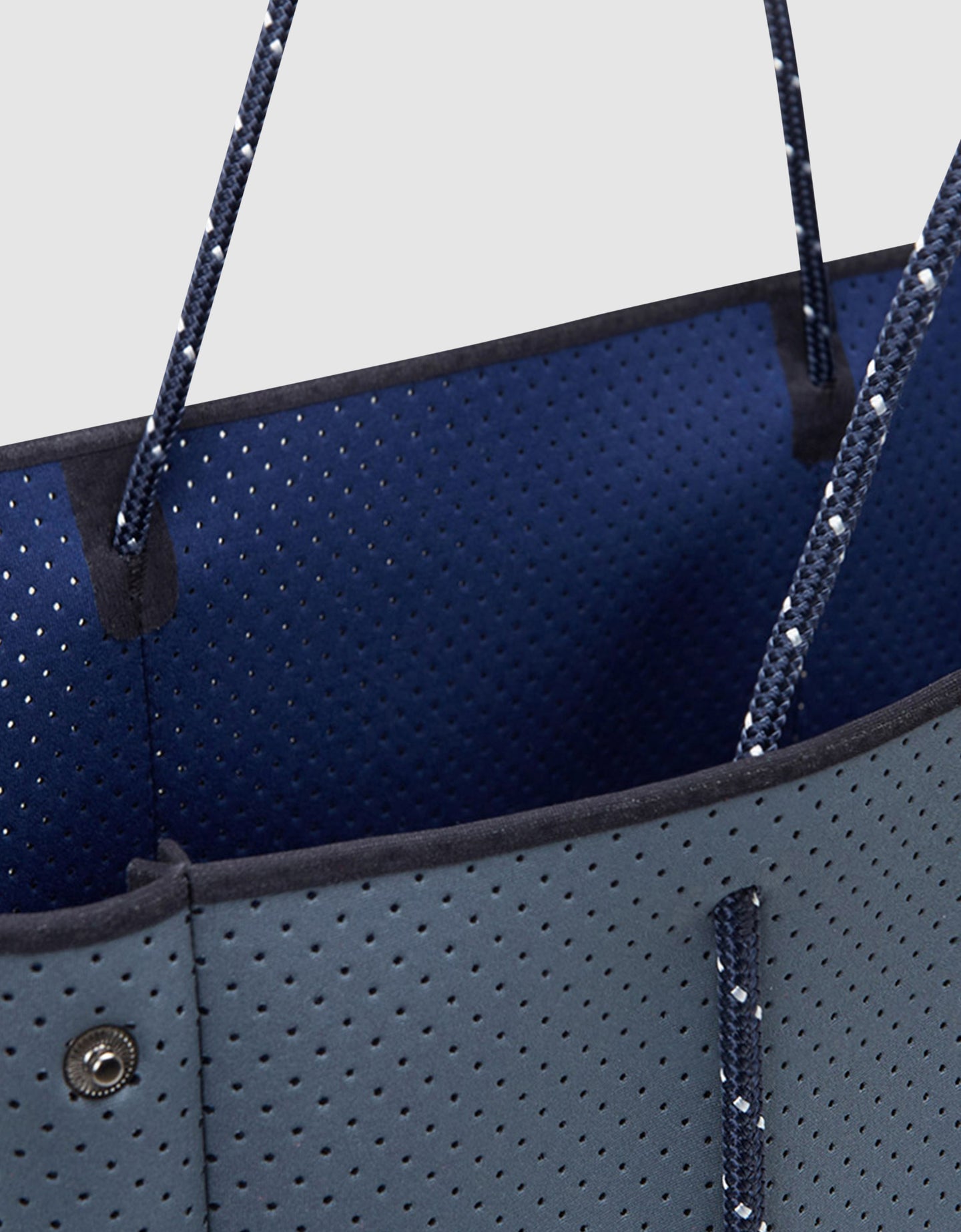 Escape™ Tote Bag In Pewter- Navy – State of Escape