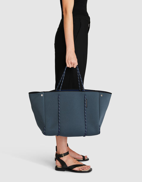 Escape™ Tote Bag In Pewter- Navy – State of Escape