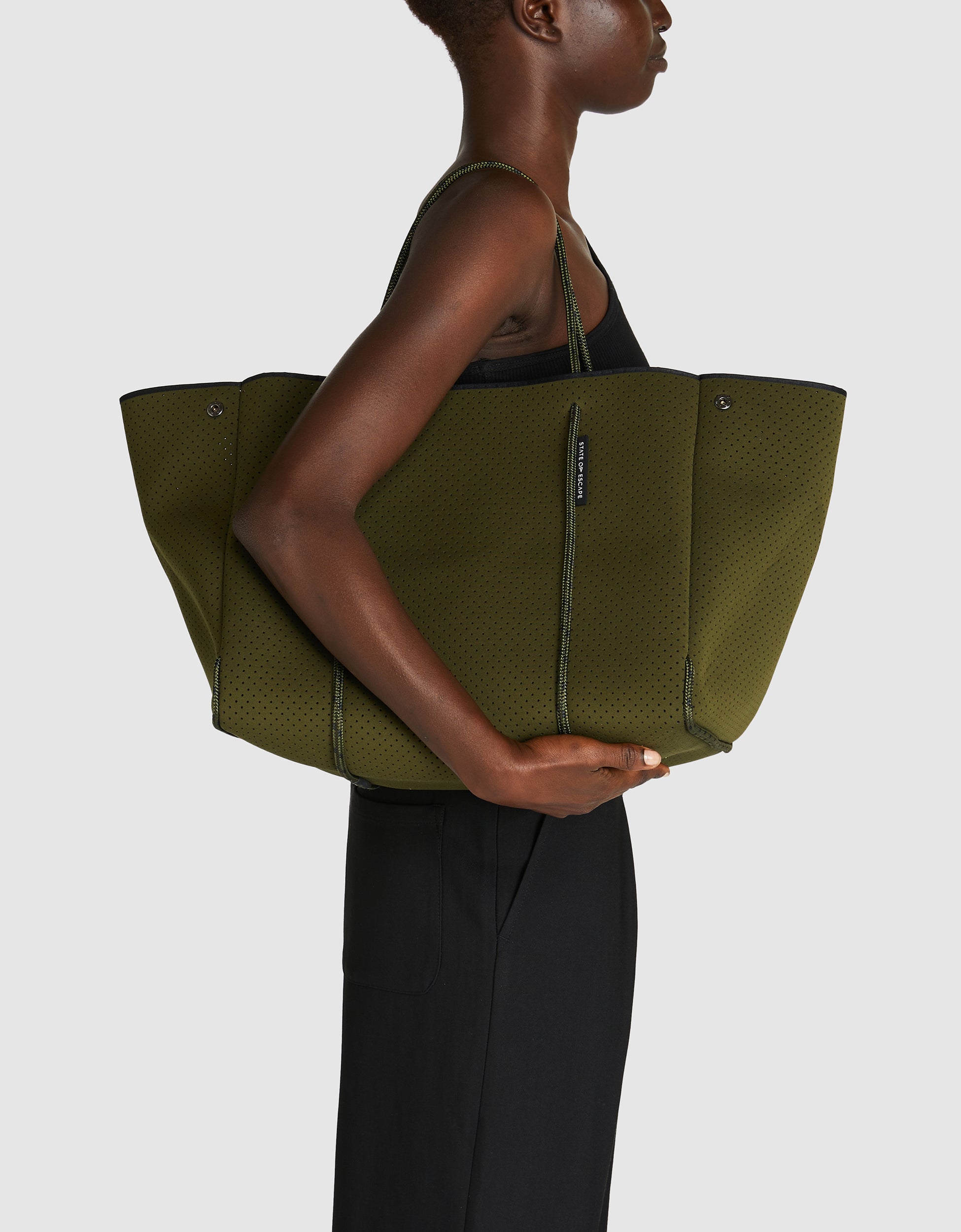 Escape™ tote in khaki