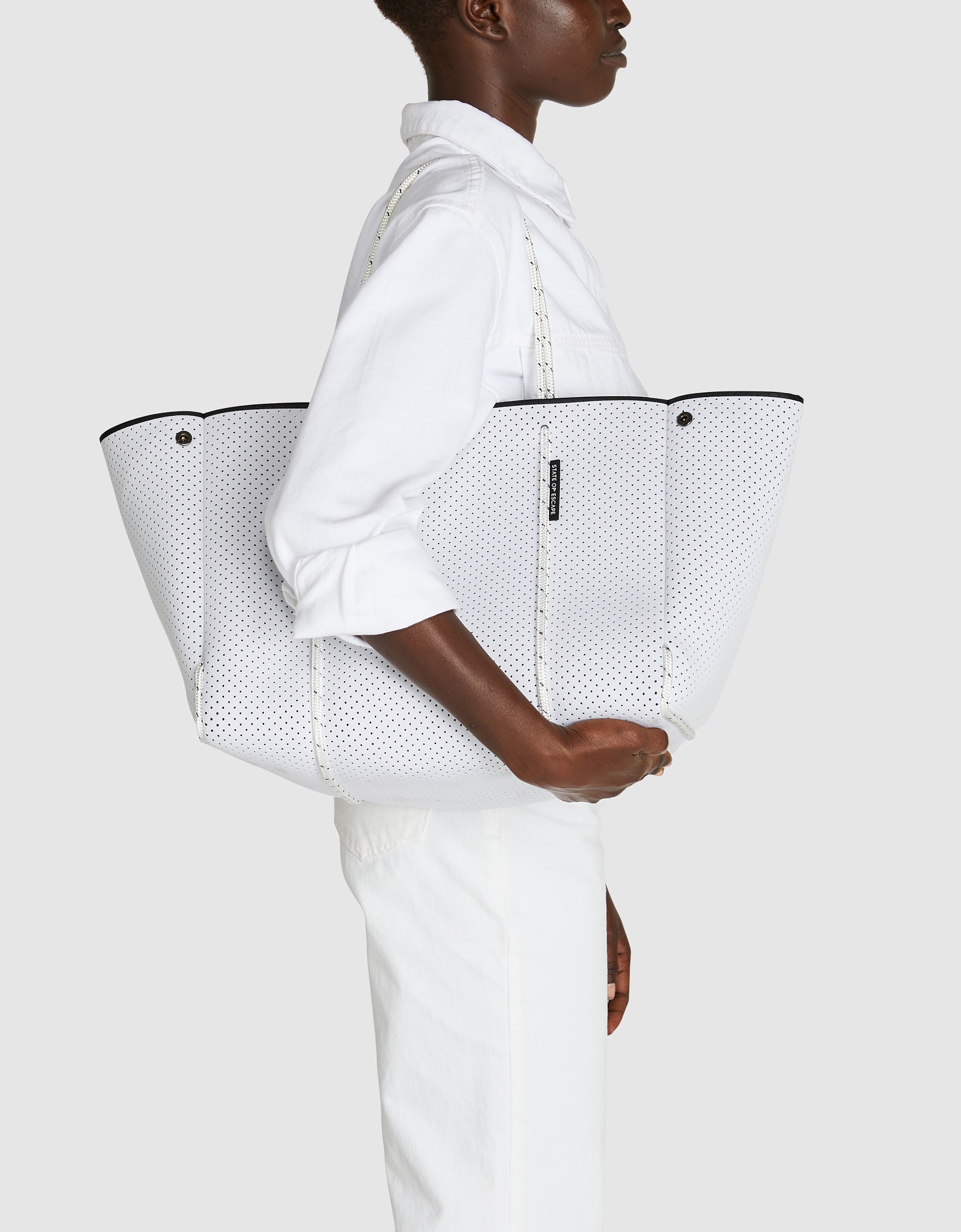 Escape™ tote in highlight fleck white
