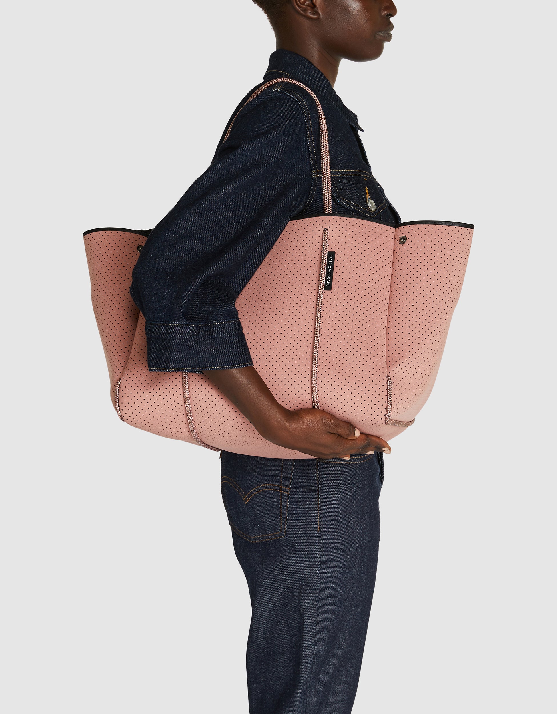 Escape™ tote in deep musk / dove (dual tone)