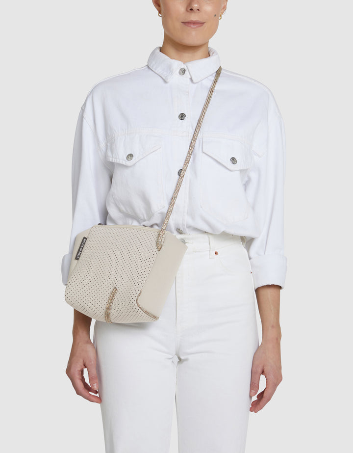 Festival crossbody in stone – State of Escape