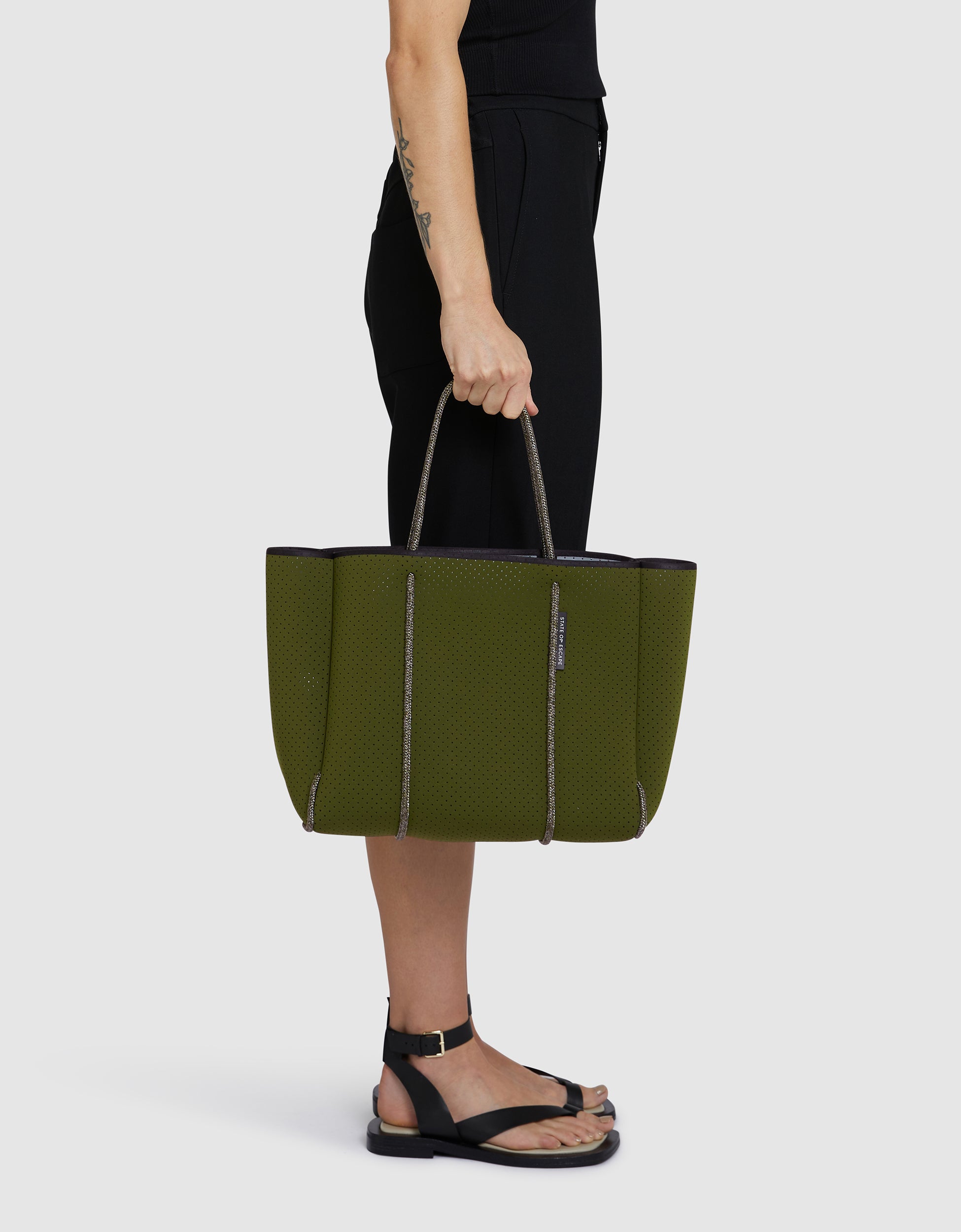 Flying Solo tote in khaki / grey (dual tone)