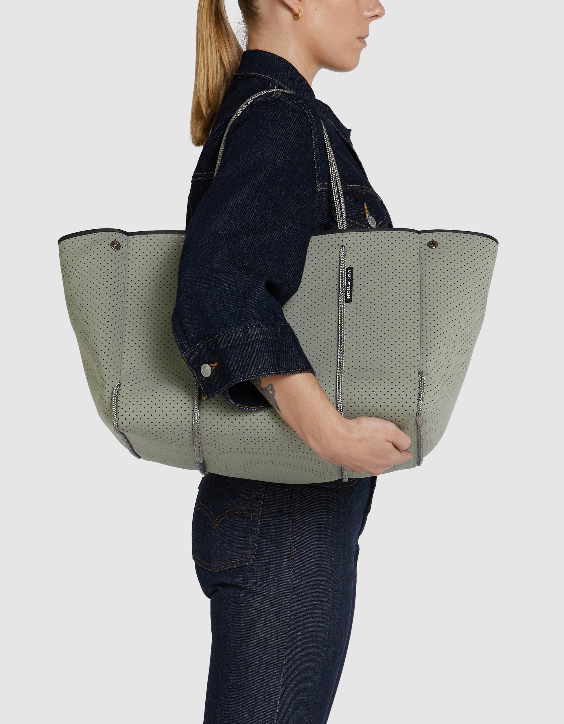 Escape™ tote in sage green